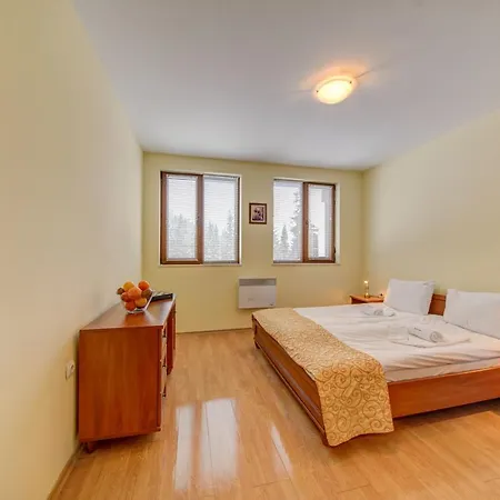 *by The Fireplace* Cosy 1bd Flat With A View Пампорово
