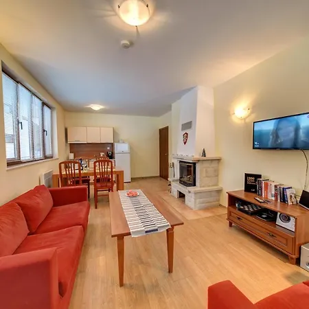 *by The Fireplace* Cosy 1bd Flat With A View