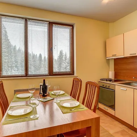*by The Fireplace* Cosy 1bd Flat With A View