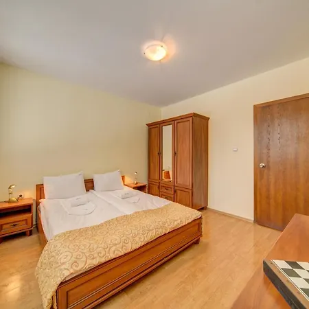 *by The Fireplace* Cosy 1bd Flat With A View Пампорово